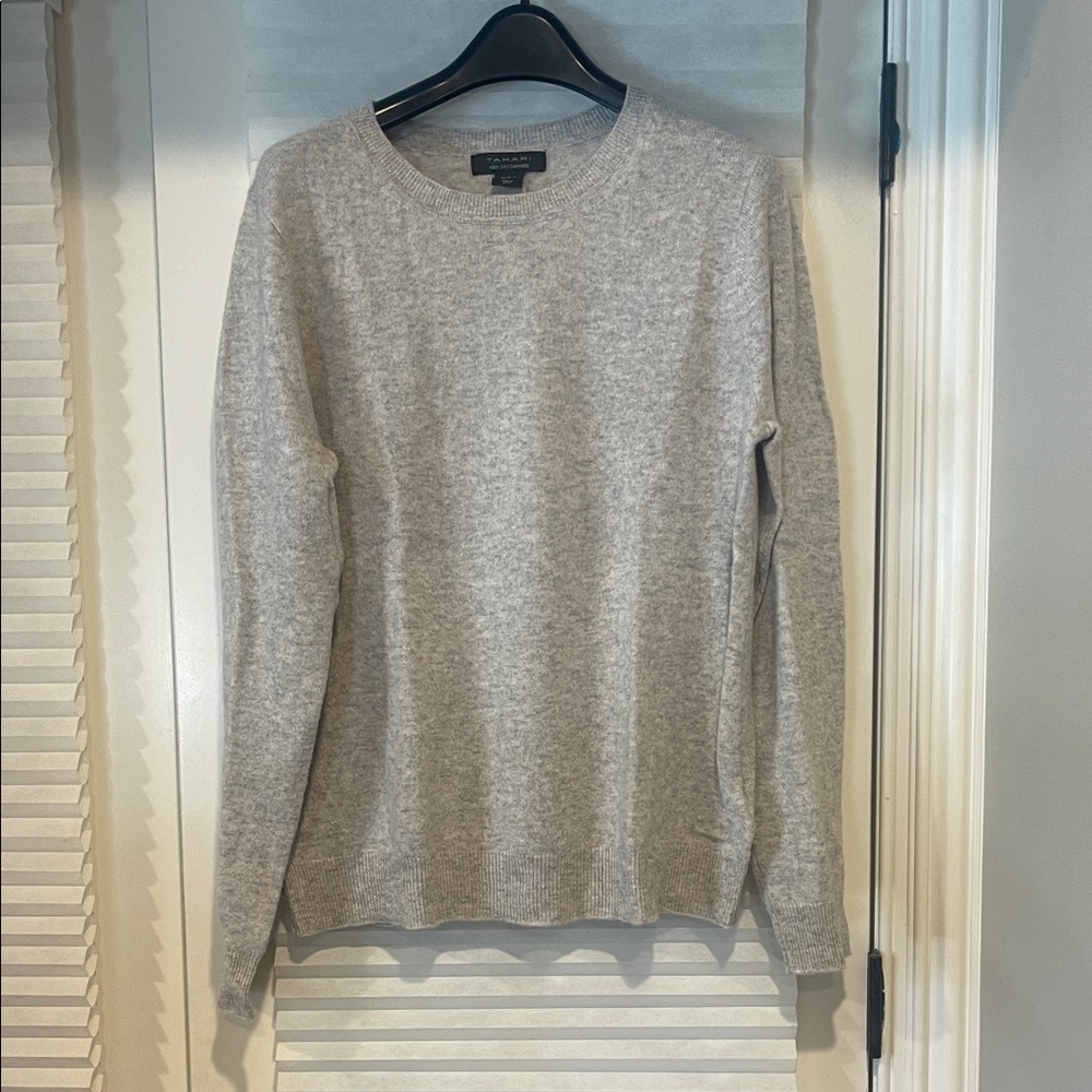 Tahari Women's XL Cashmere Light Gray Crew Neck Sweater